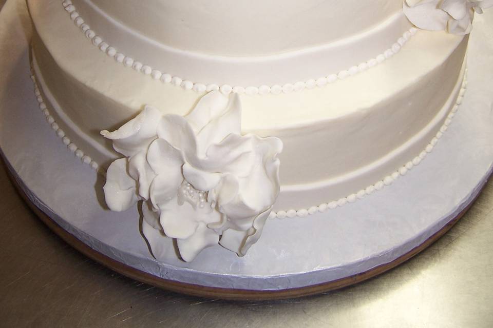 White sugar paste flowers
