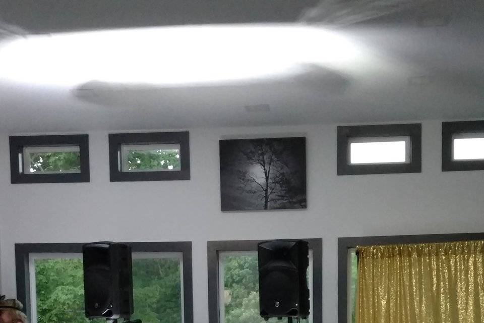 Minimal Lighting with Karaoke