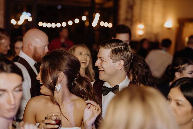 A Sophisticated Rooftop Wedding & Reception at The Faulkner Venue in  Jackson, Mississippi