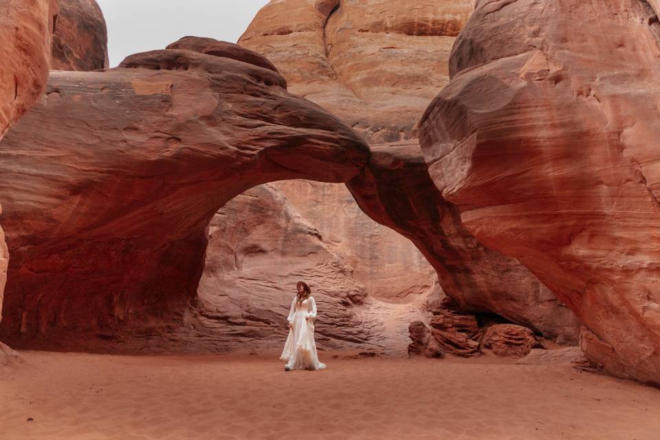 Desert wedding - Love and Logic Photo