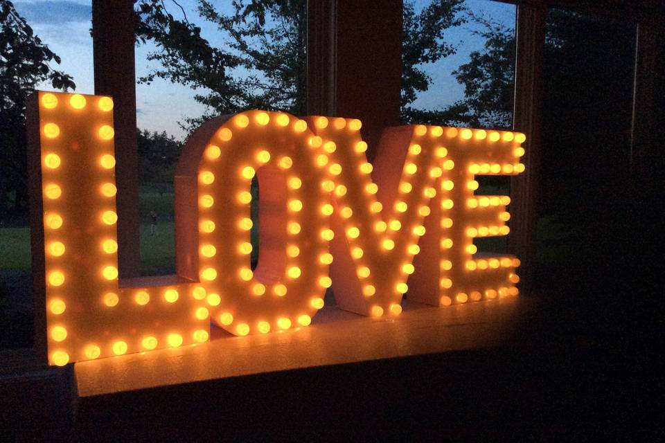 Lit up love sign6'x2' electric