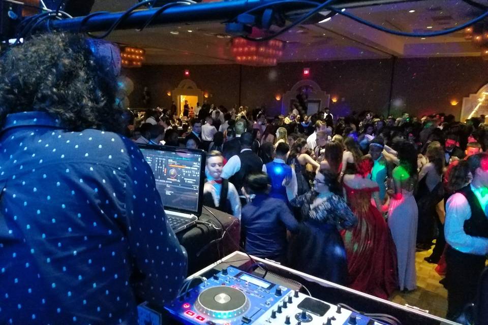 Madison Prom 700+ attend