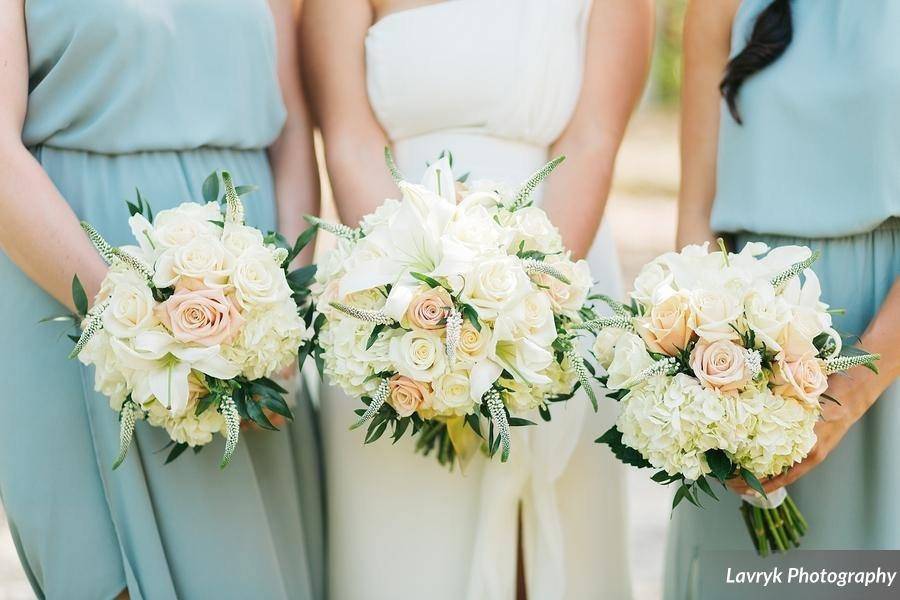 Matching bouquets