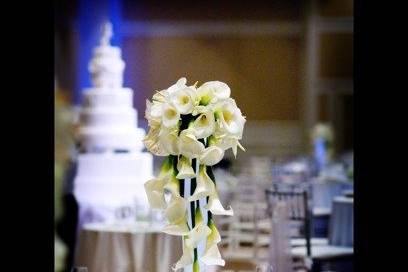 A close up of one of the three centerpieces with dripping open cut calla lilies.