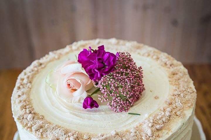 We love making our clients small cakes just as much as we love making large cakes. This cake was for a beachside vow renewal.(photo credit Karen Doody Photography)