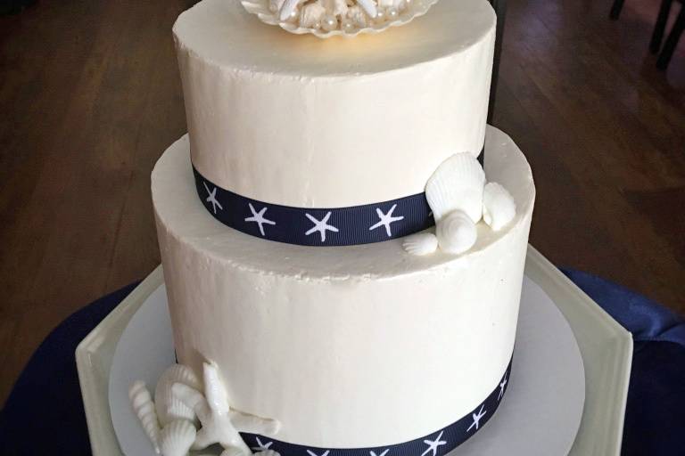 Textured buttercream is both elegant and delicious (photo credit Shuantel Gull Photography)