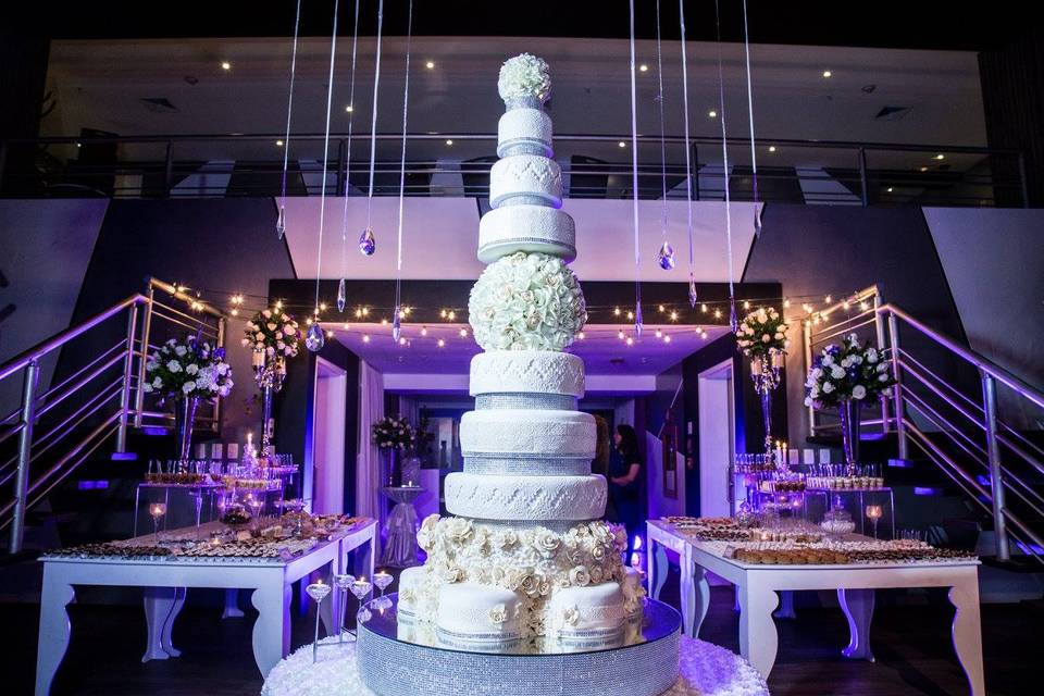 Beautiful 9 tiers wedding cake