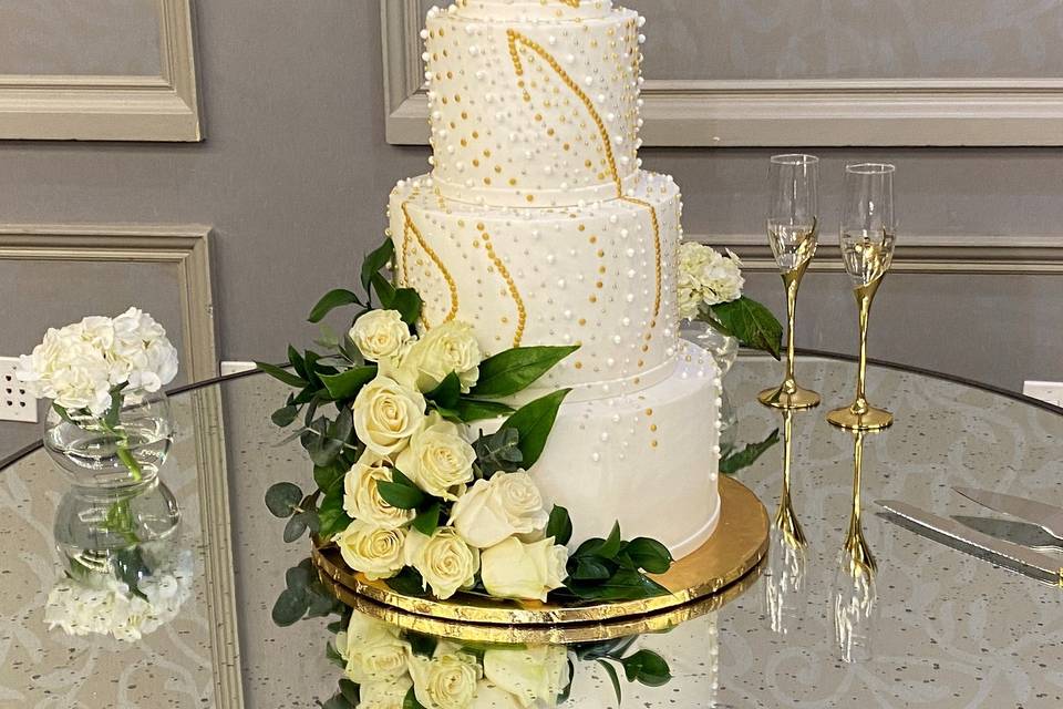 Wedding cake with pearls
