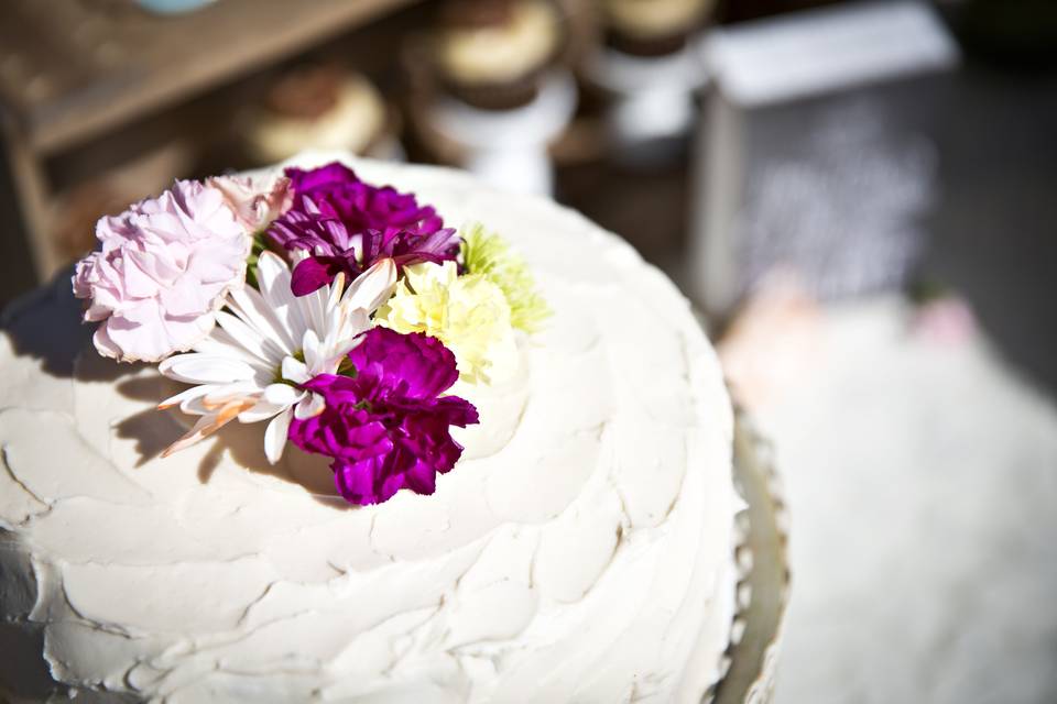 Single cake with flowers