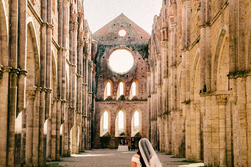 Wedding in San Galgano Abbey