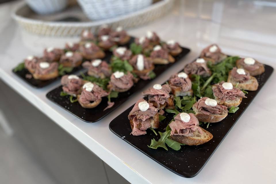 Hors d'oeuvres-beef crostini