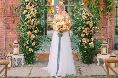 Tuscany inspired arch and brid