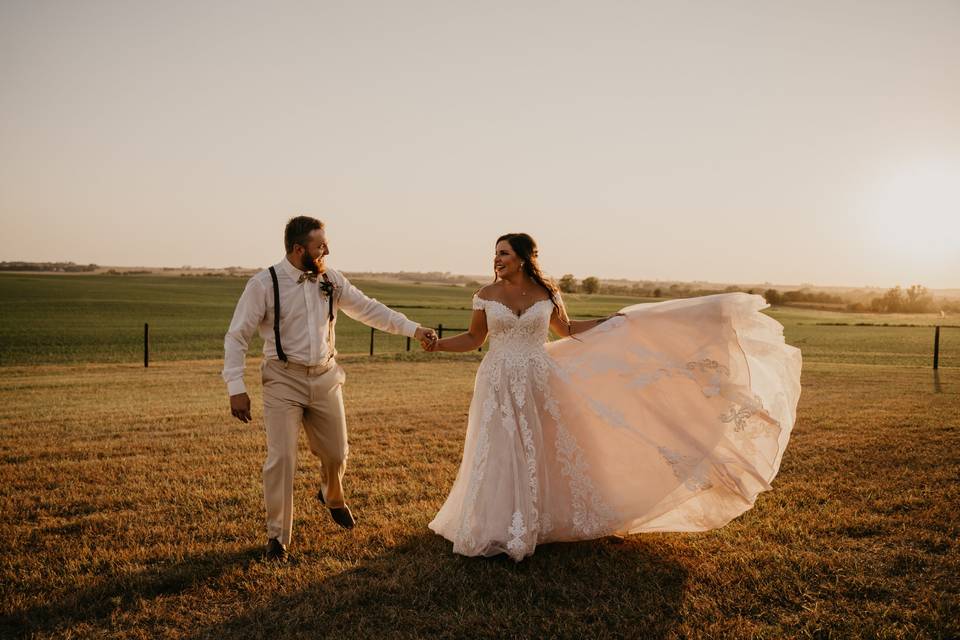 Backyard wedding in Iowa