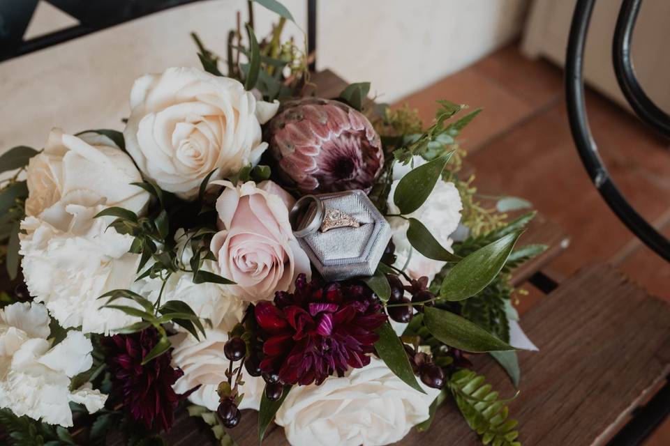 Protea and roses elegant