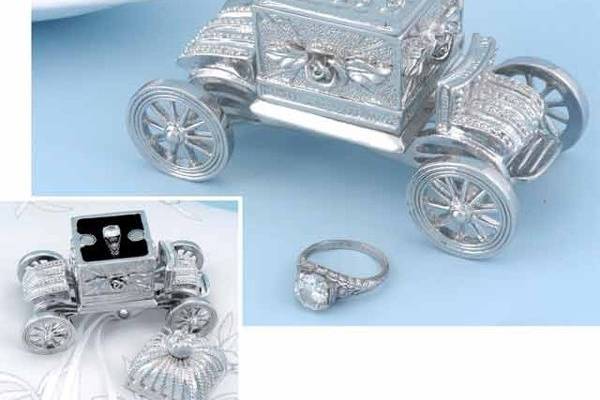 You'll feel like Cinderella when you store your ring inside this fairytale inspired keepsake box. Features blue velvet lining, removable magnetic carriage box, and movable wheels. Box can be removed from the base to present wedding ring or set on nightstand for everyday ring storage. Can also be used on a ring pillow at your wedding ceremony.
Made of pewter with rhodium finish. Measures 3 1/2