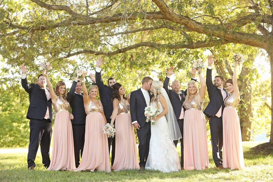 The couple with the bridesmaids and groomsmen​