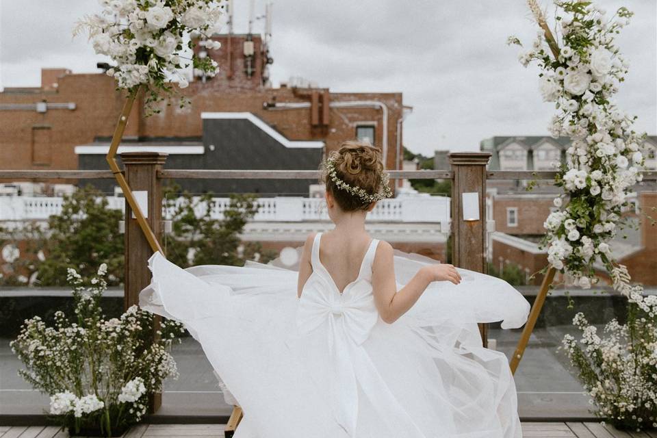 Flower girl on the roof