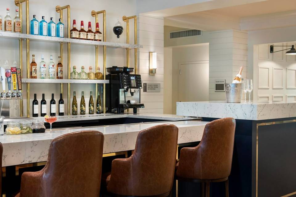 Bar & lounge