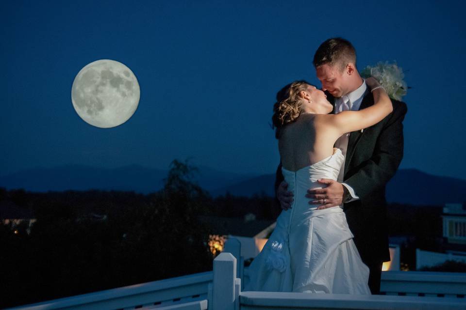 Bride and groom escape for a quiet moment under a supermoon at Mountain View Grand Resort. ©2018 Fort Point Media LLC, All Rights Reserved.