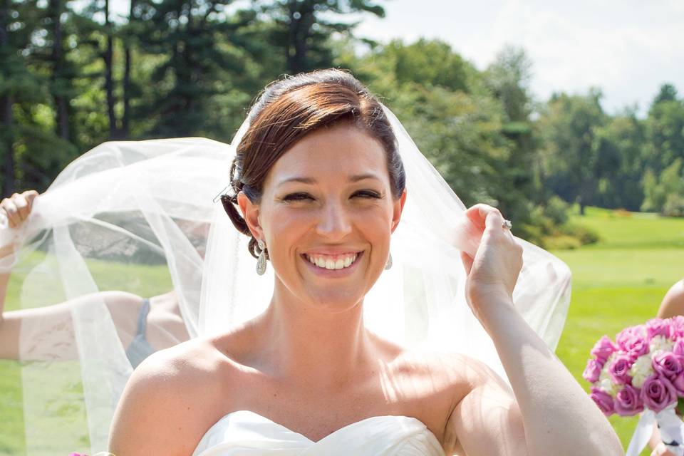 Bride at Manchester Country Club wedding reception. ©2018 Fort Point Media LLC, All Rights Reserved.