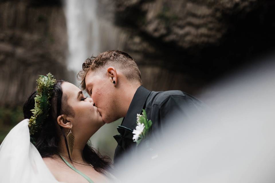Elopement at Latourell