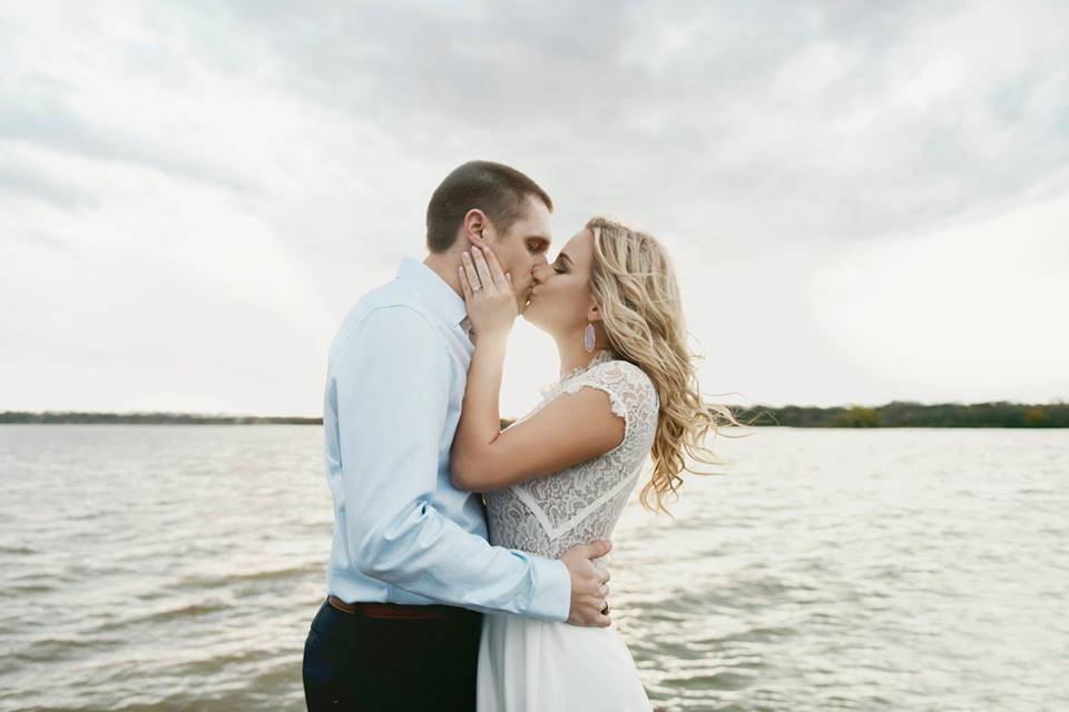 Couple's kiss | By A Sea Of Love