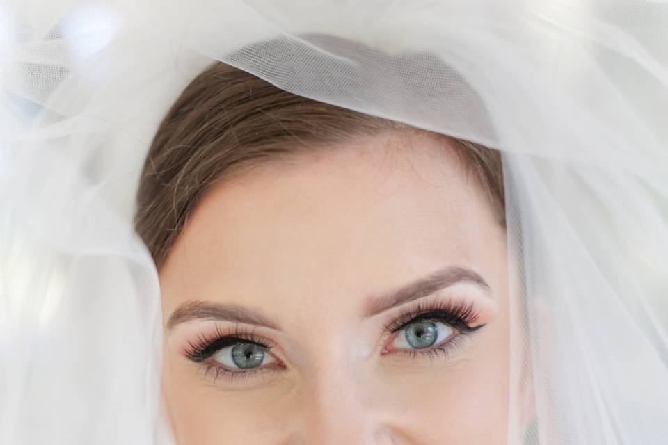 Bride makeup eyes open