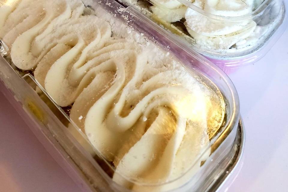 Lemon meringue mini cakes