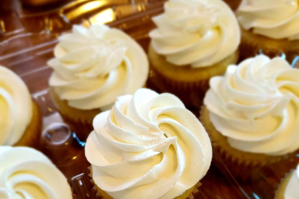 White swirl cupcakes