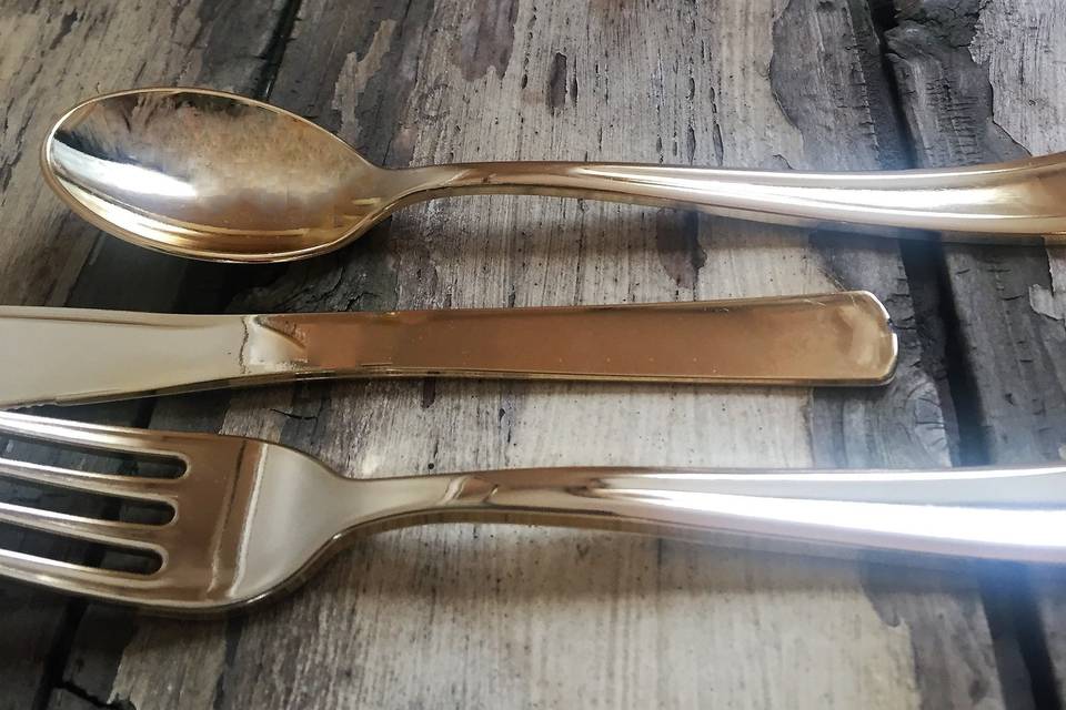 Are you needing gold flatware that looks real, but it's really disposable and made of plastic?  Well, look at these styles that are available from Smarty Had A Party!  Gold, rose gold, silver...we've got the silverware you need for your upcoming wedding.  Thanks for the invite, by the way...