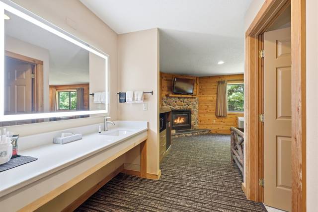 King Fireplace Room