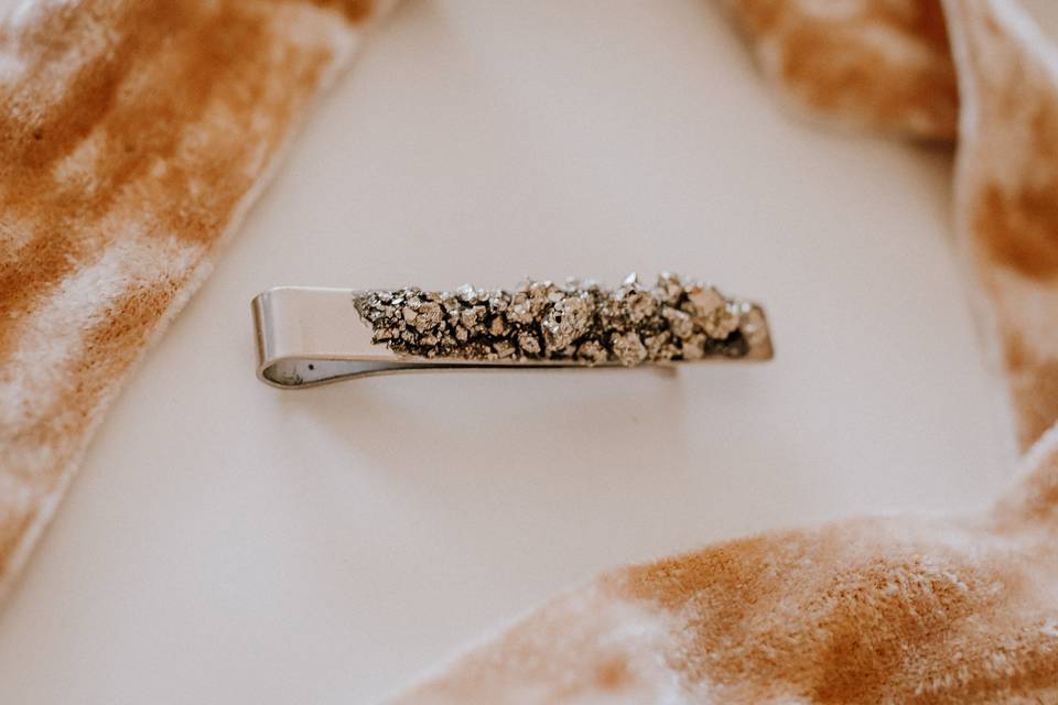 Groom sleek stone tie bar