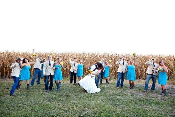 Couple with bridesmaids and groomsmen