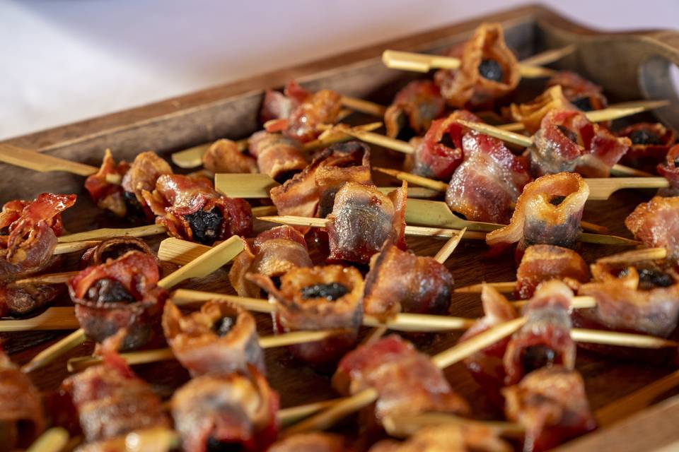 Bacon-wrapped figs