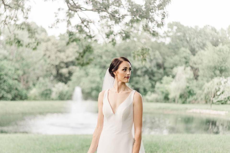 Bridal pic by the fountain