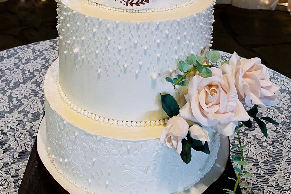 Romantic pearl wedding cake