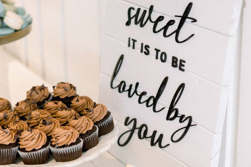 Dessert table sign