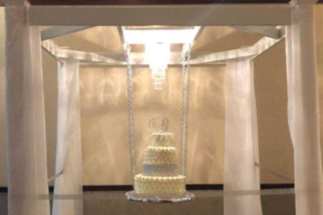 Large cake swing