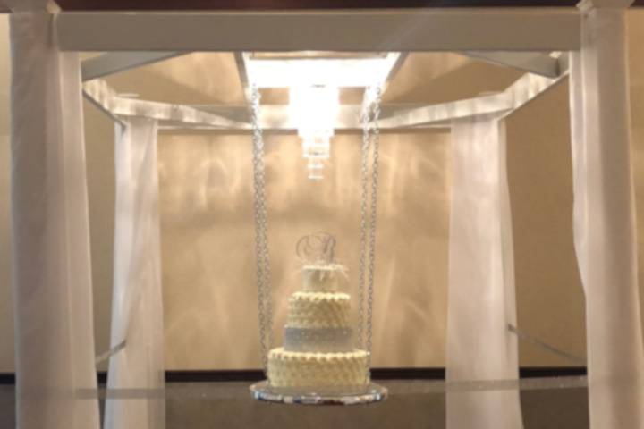 Large cake swing