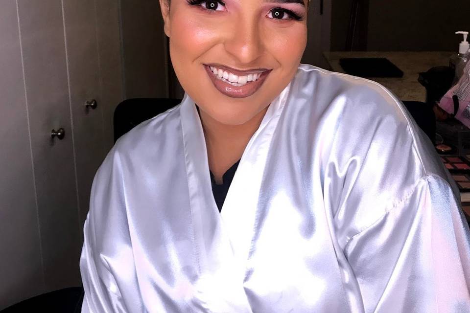 Glowing Bride with a bold lip