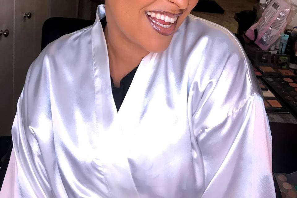 Glowing Bride with a bold lip