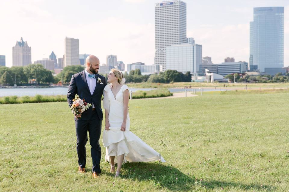 Newlyweds cityscape