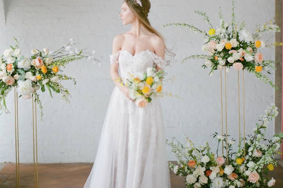 Wedding portrait with the flowers