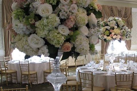 White booming centerpieces