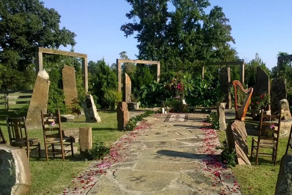 Lovely outdoor wedding location at Elmwood Gardens