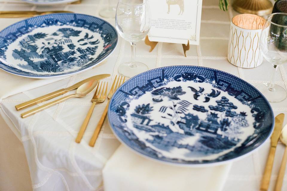 Blue plates arrangement