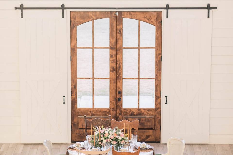 A festive head table.