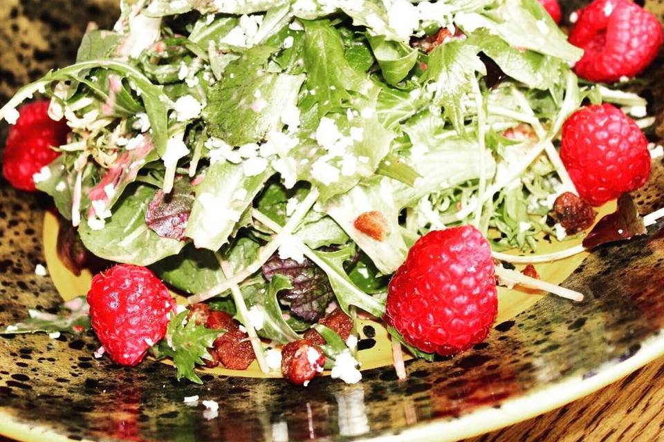 Raspberry gorgonzola salad