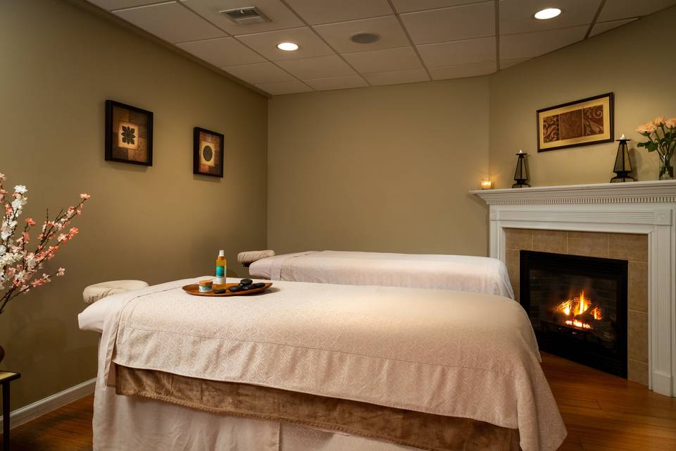 Couples massage room with FP