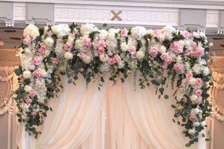 Sample stage decor